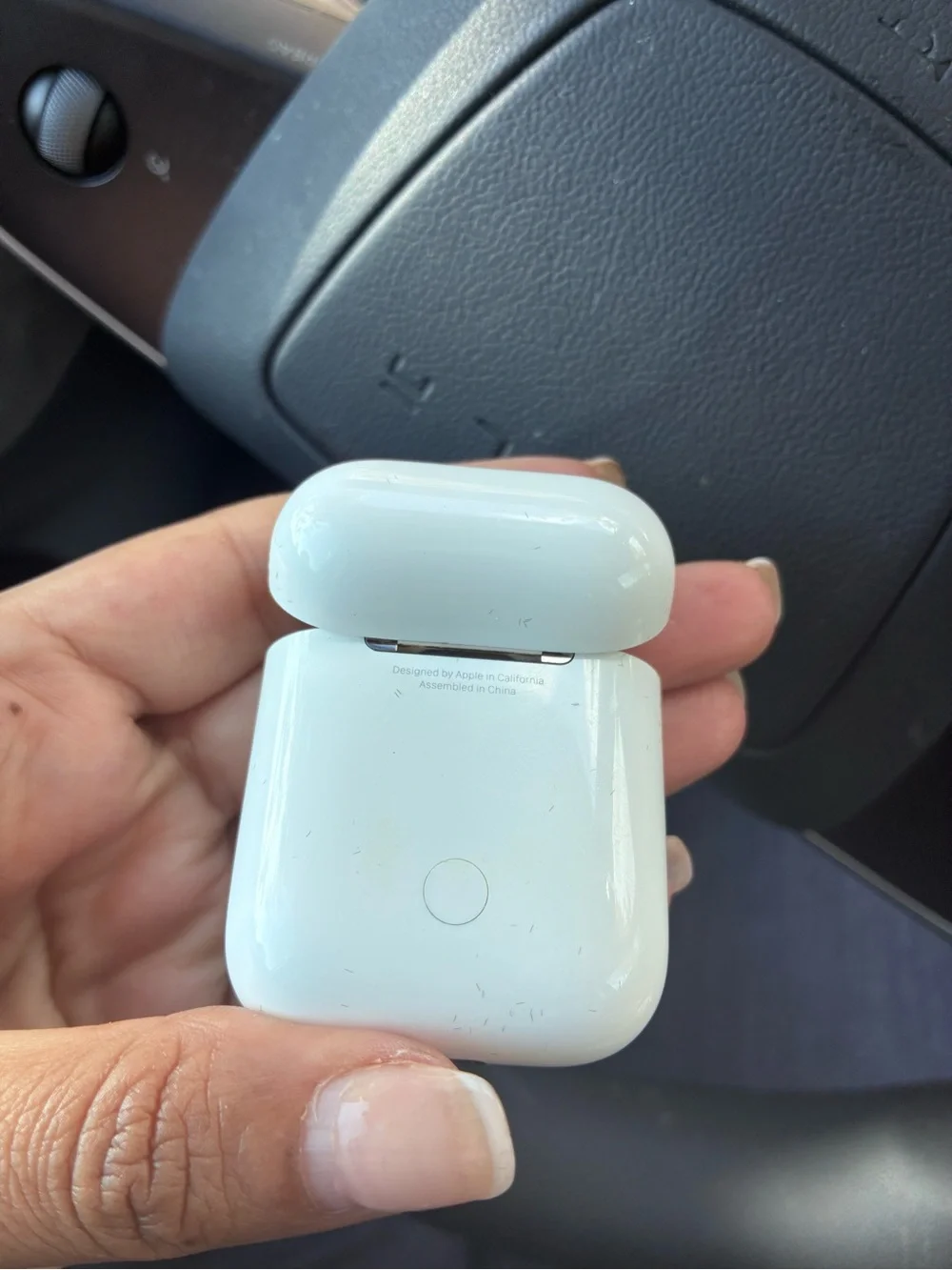 Apple AirPods 2nd generation Wireless Earbuds Charging Case and carrying case